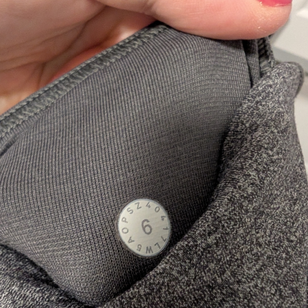 Lululemon/Train Times Legging Sz 6 - Picture 8 of 8